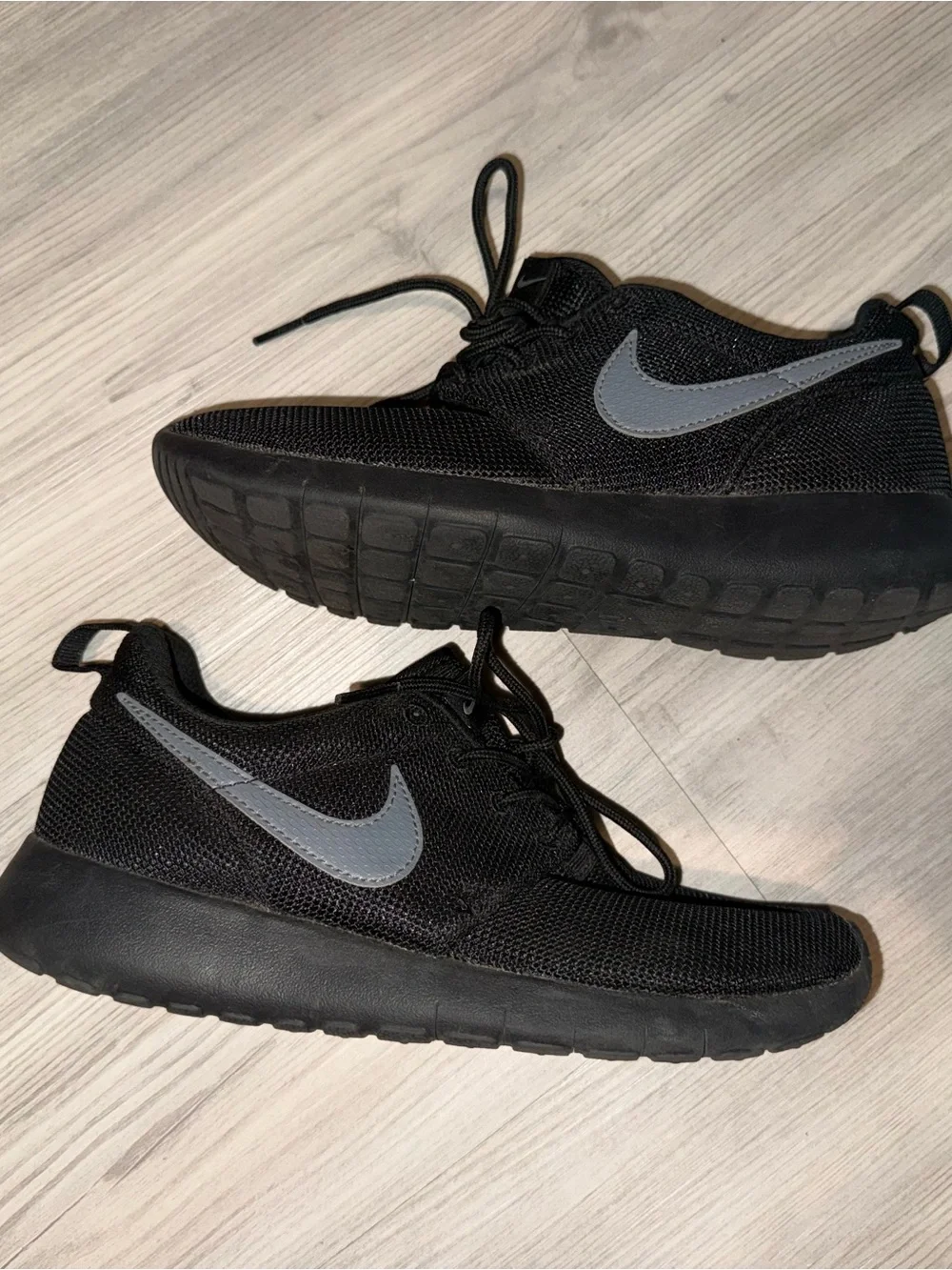Black Nike Roshe Size 4.5Y